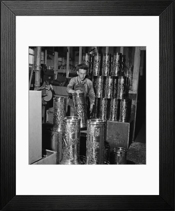 Framed Print : Workers at a decorative metalware works in Birmingham, West Midlands. 5th October 1967 Framed Print : Workers at a decorative metalware works in Birmingham, West Midlands. 5th October 1967