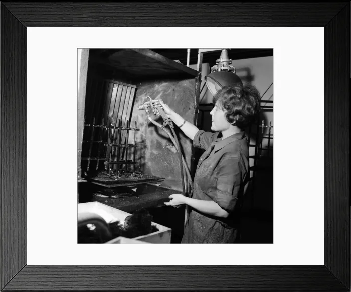 Framed Print : Workers at a decorative metalware works in Birmingham, West Midlands. 5th October 1967 Framed Print : Workers at a decorative metalware works in Birmingham, West Midlands. 5th October 1967