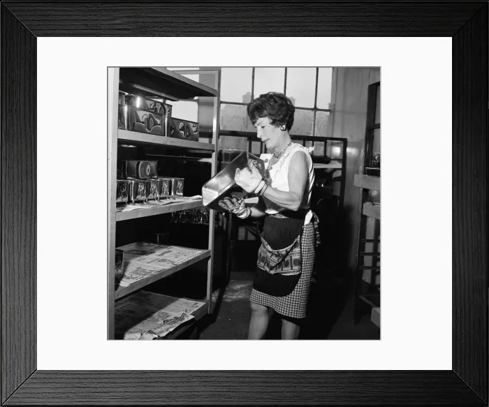 Framed Print : Workers at a decorative metalware works in Birmingham, West Midlands. 5th October 1967 Framed Print : Workers at a decorative metalware works in Birmingham, West Midlands. 5th October 1967