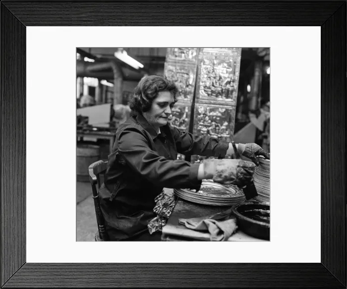 Framed Print : Workers at a decorative metalware works in Birmingham, West Midlands. 5th October 1967 Framed Print : Workers at a decorative metalware works in Birmingham, West Midlands. 5th October 1967
