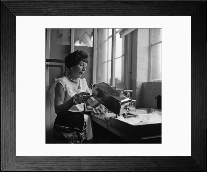 Framed Print : Workers at a decorative metalware works in Birmingham, West Midlands. 5th October 1967 Framed Print : Workers at a decorative metalware works in Birmingham, West Midlands. 5th October 1967