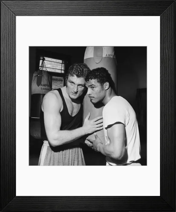 Framed Print : Light heavyweight boxer John Conteh (right) and heavy weight boxer Joe Bugner training