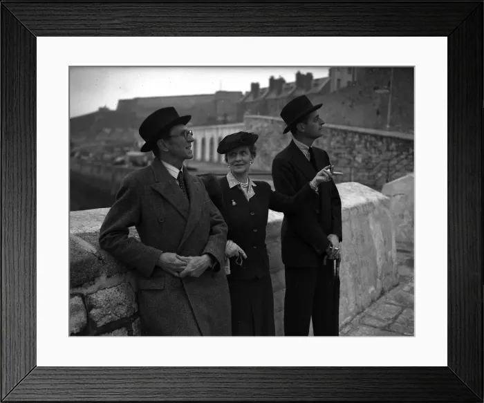 Framed Print : 01402155