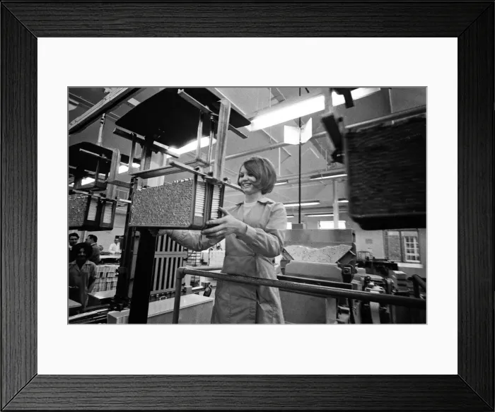 Framed Print : At the famous Wills tobacco factory in Bristol, the staff work overtime on their very