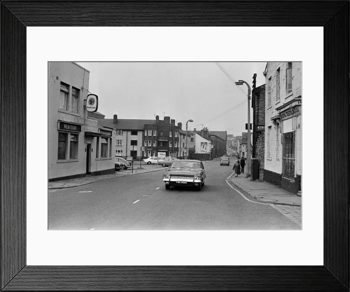 Framed Print : General scenes of Lumb Lane, Bradford, West Yorkshire. 17th September 1971 Framed Print : General scenes of Lumb Lane, Bradford, West Yorkshire. 17th September 1971