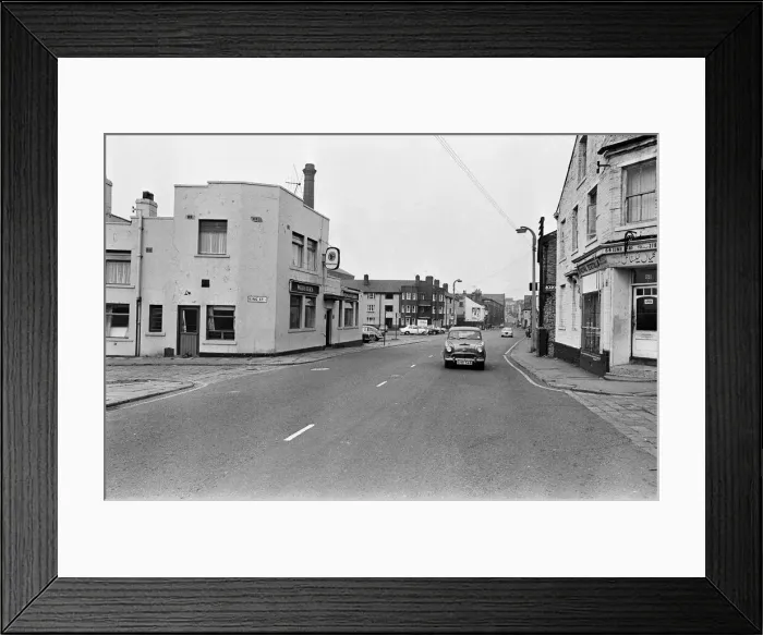 Framed Print : General scenes of Lumb Lane, Bradford, West Yorkshire. 17th September 1971 Framed Print : General scenes of Lumb Lane, Bradford, West Yorkshire. 17th September 1971