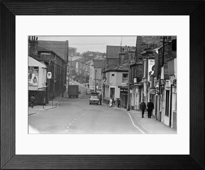 Framed Print : General scenes of Lumb Lane, Bradford, West Yorkshire. 17th September 1971 Framed Print : General scenes of Lumb Lane, Bradford, West Yorkshire. 17th September 1971