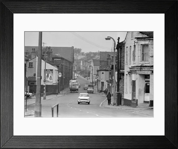 Framed Print : General scenes of Lumb Lane, Bradford, West Yorkshire. 17th September 1971 Framed Print : General scenes of Lumb Lane, Bradford, West Yorkshire. 17th September 1971