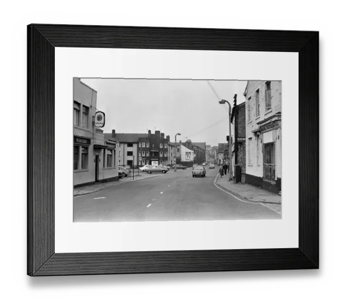 Framed Print : General scenes of Lumb Lane, Bradford, West Yorkshire. 17th September 1971