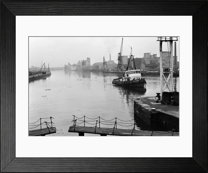 Framed Print : Scenes around Manchester Docks. 12th June 1967 Framed Print : Scenes around Manchester Docks. 12th June 1967