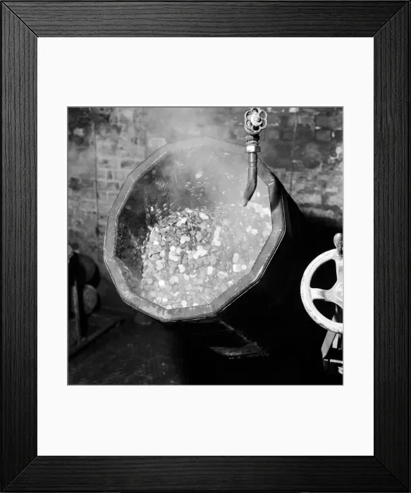 Framed Print : The Birmingham Mint, Birmingham, West Midlands. October 1967 Framed Print : The Birmingham Mint, Birmingham, West Midlands. October 1967