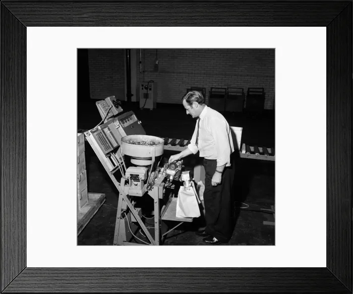 Framed Print : Workers at the Birmingham Mint, Birmingham, West Midlands. October 1967