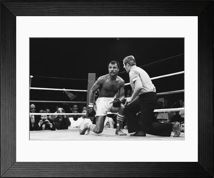 Framed Print : John Conteh vs Matthew Saad Muhammad II. For WBC and The Ring light-heavyweight titles Framed Print : John Conteh vs Matthew Saad Muhammad II. For WBC and The Ring light-heavyweight titles