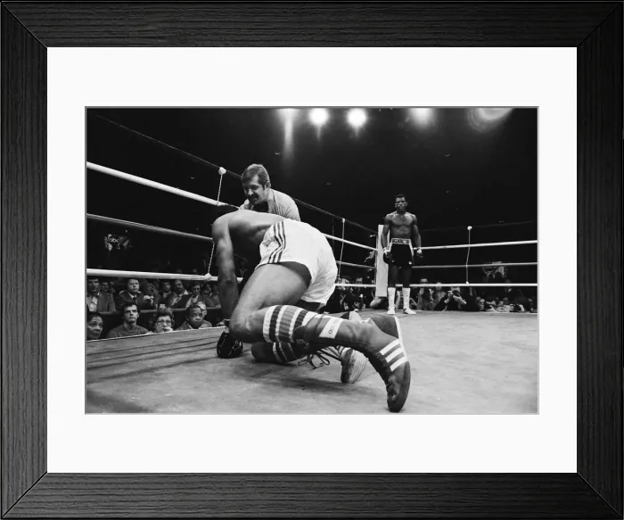 Framed Print : John Conteh vs Matthew Saad Muhammad II. For WBC and The Ring light-heavyweight titles Framed Print : John Conteh vs Matthew Saad Muhammad II. For WBC and The Ring light-heavyweight titles