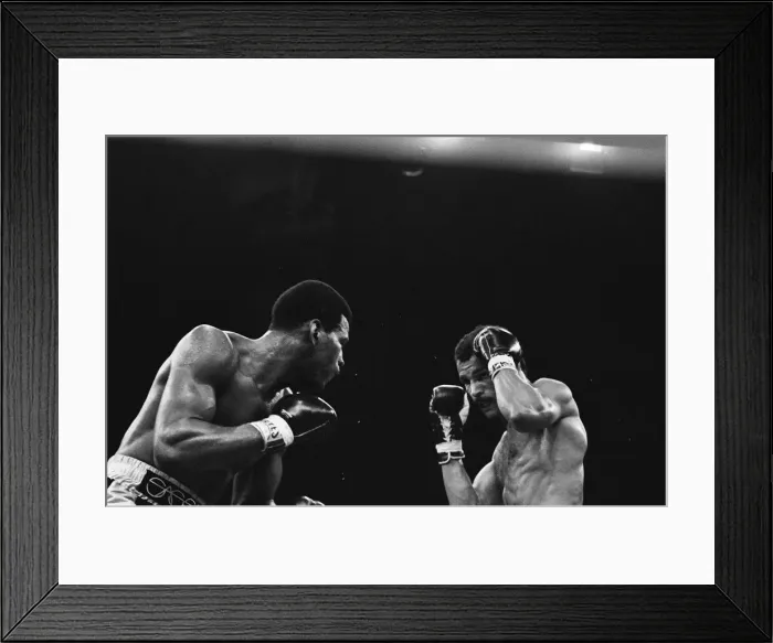Framed Print : John Conteh vs Matthew Saad Muhammad II. For WBC and The Ring light-heavyweight titles Framed Print : John Conteh vs Matthew Saad Muhammad II. For WBC and The Ring light-heavyweight titles