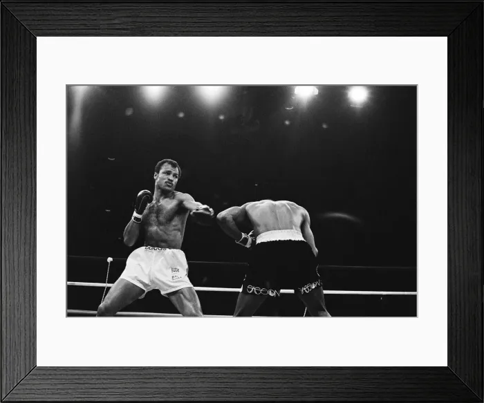 Framed Print : John Conteh vs Matthew Saad Muhammad II. For WBC and The Ring light-heavyweight titles