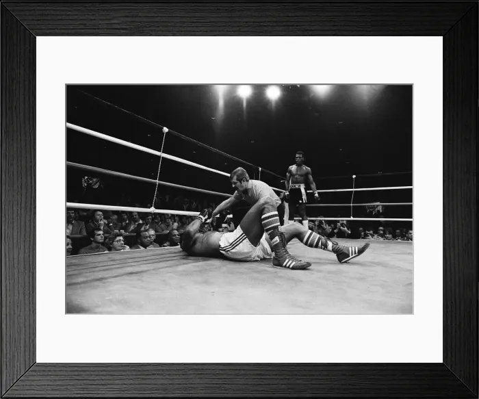 Framed Print : John Conteh vs Matthew Saad Muhammad II. For WBC and The Ring light-heavyweight titles