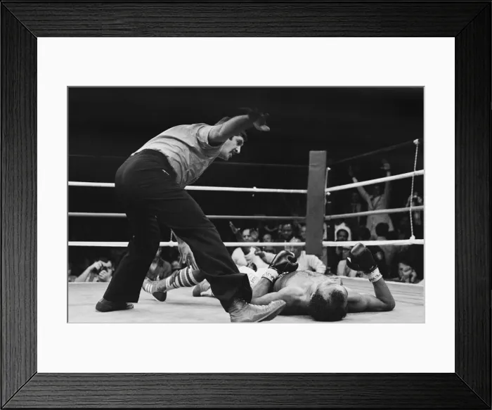 Framed Print : John Conteh vs Matthew Saad Muhammad II. For WBC and The Ring light-heavyweight titles Framed Print : John Conteh vs Matthew Saad Muhammad II. For WBC and The Ring light-heavyweight titles