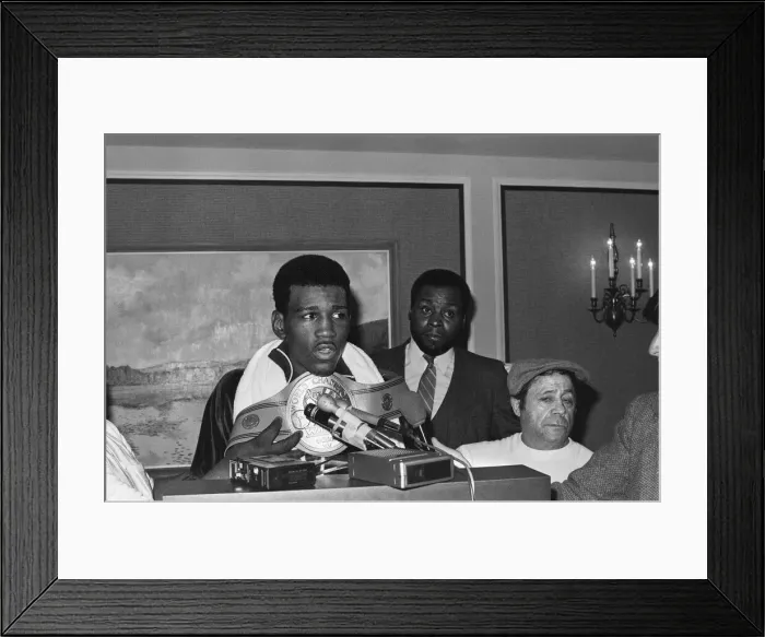 Framed Print : John Conteh vs Matthew Saad Muhammad II. For WBC and The Ring light-heavyweight titles Framed Print : John Conteh vs Matthew Saad Muhammad II. For WBC and The Ring light-heavyweight titles