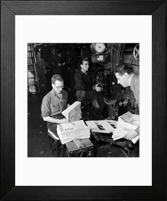 Framed Print : Production of the Daily Mirror newspaper, Geraldine House, Fetter Lane, London Framed Print : Production of the Daily Mirror newspaper, Geraldine House, Fetter Lane, London