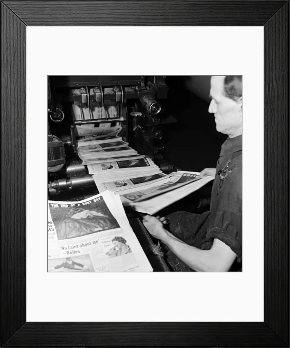 Framed Print : Production of the Daily Mirror newspaper, Geraldine House, Fetter Lane, London Framed Print : Production of the Daily Mirror newspaper, Geraldine House, Fetter Lane, London