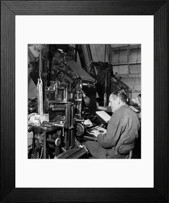 Framed Print : Production of the Daily Mirror newspaper, Geraldine House, Fetter Lane, London Framed Print : Production of the Daily Mirror newspaper, Geraldine House, Fetter Lane, London