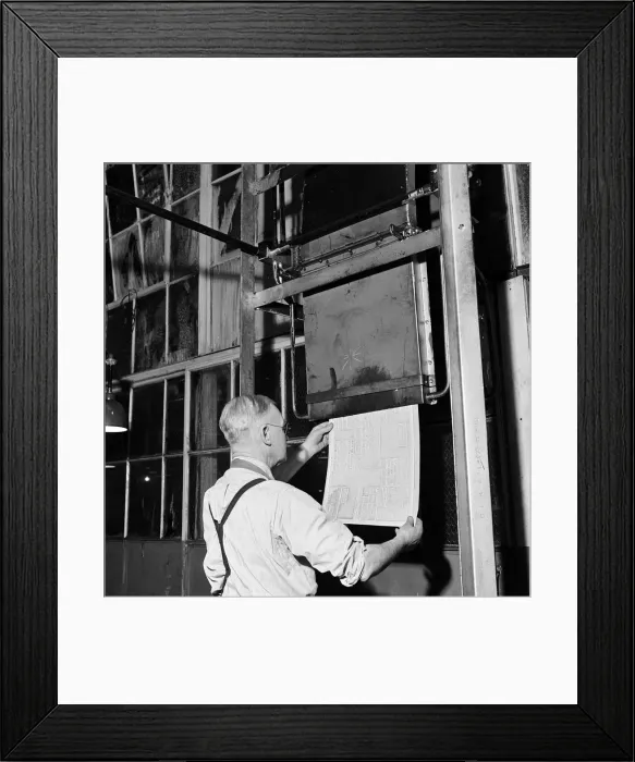 Framed Print : Production of the Daily Mirror newspaper, Geraldine House, Fetter Lane, London