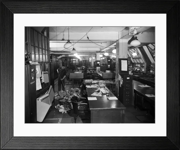 Framed Print : Production of the Daily Mirror newspaper, Geraldine House, Fetter Lane, London Framed Print : Production of the Daily Mirror newspaper, Geraldine House, Fetter Lane, London