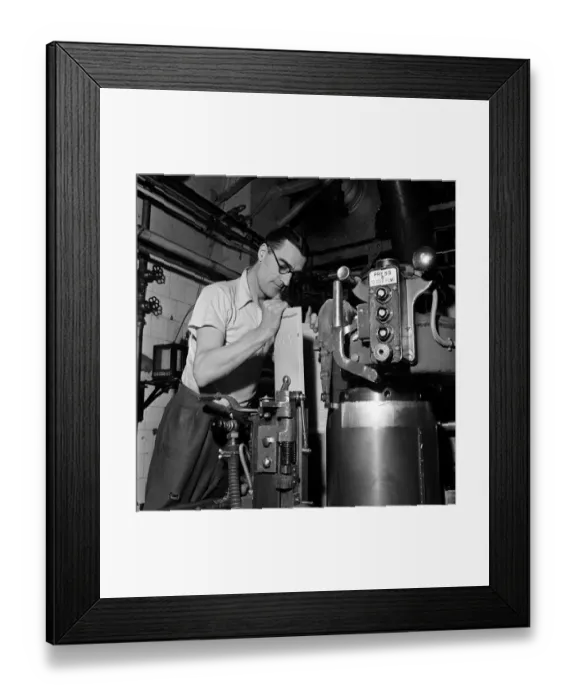 Framed Print : Production of the Daily Mirror newspaper, Geraldine House, Fetter Lane, London