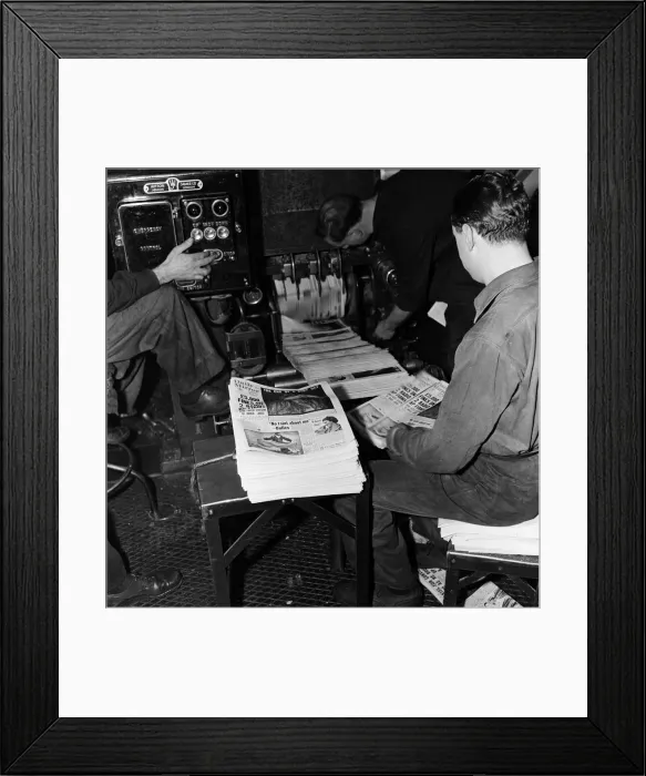 Framed Print : Production of the Daily Mirror newspaper, Geraldine House, Fetter Lane, London Framed Print : Production of the Daily Mirror newspaper, Geraldine House, Fetter Lane, London