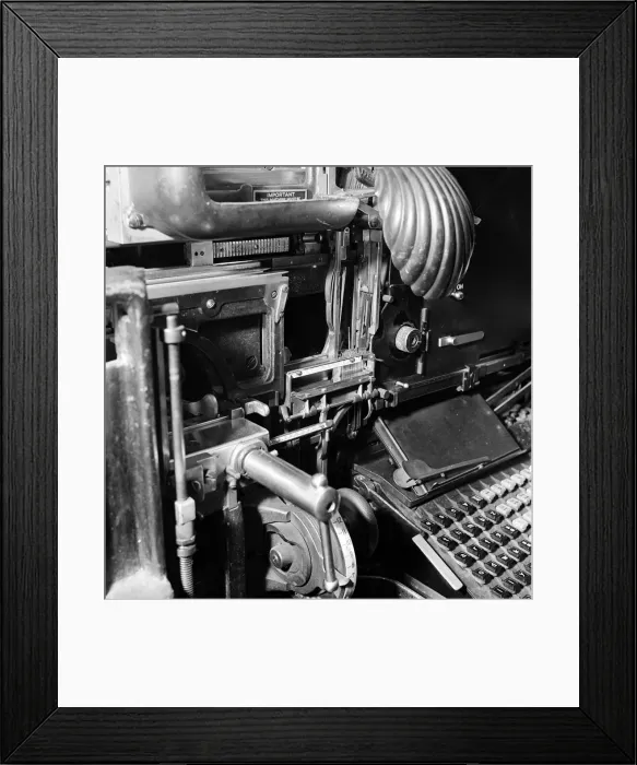 Framed Print : Production of the Daily Mirror newspaper, Geraldine House, Fetter Lane, London
