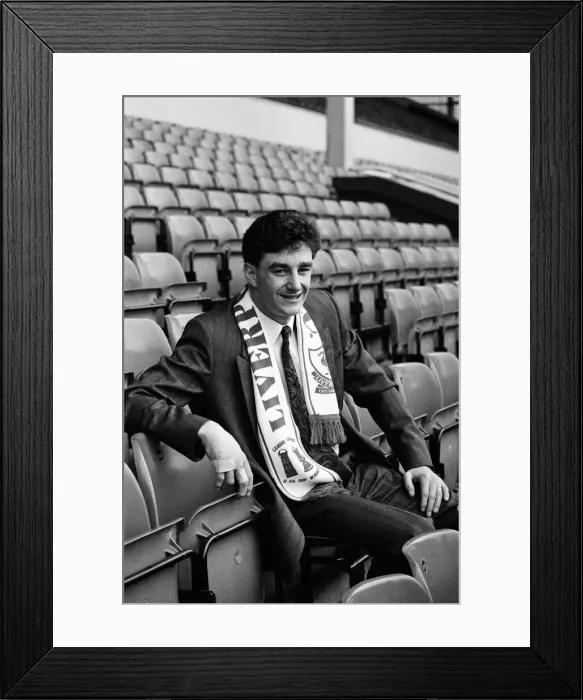 Framed Print : John Aldridge signs for Liverpool F. C. at Anfield. 26th January 1987