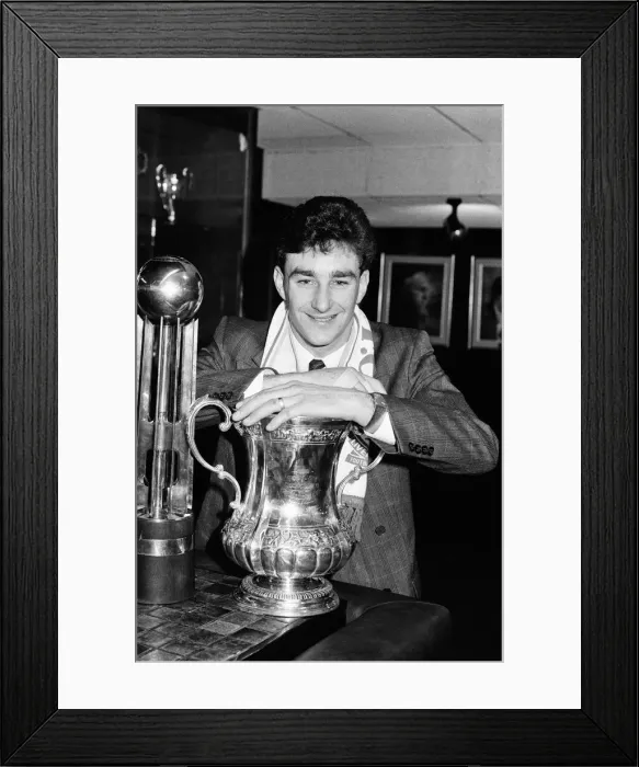 Framed Print : John Aldridge signs for Liverpool F. C. at Anfield. 26th January 1987 Framed Print : John Aldridge signs for Liverpool F. C. at Anfield. 26th January 1987