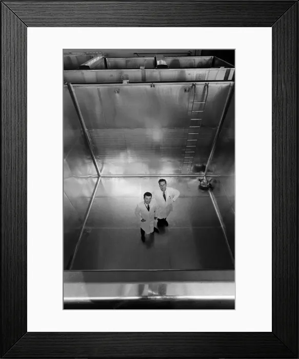 Framed Print : Scottish Newcastle Breweries. Eric Lavell (45) assistant to the Head Brewer with shift Framed Print : Scottish Newcastle Breweries. Eric Lavell (45) assistant to the Head Brewer with shift
