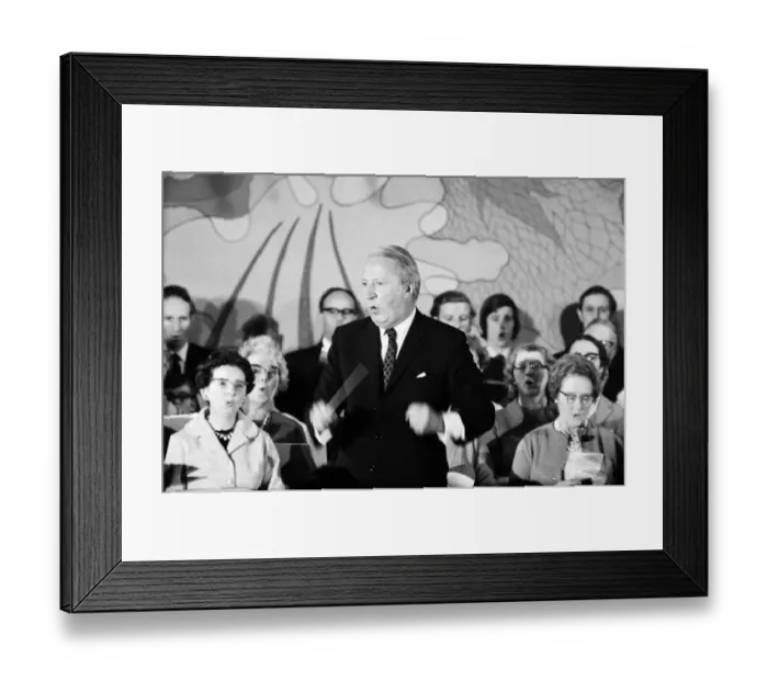 Framed Print : Prime Minister Edward Heath conducting the annual carol concert at Broadstairs, Kent