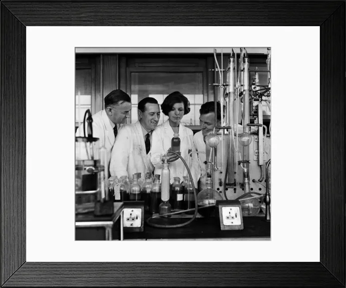 Framed Print : BP Llandarcy oil refinery, Swansea. Miss Wendy Edwards, 20, a Chemist Framed Print : BP Llandarcy oil refinery, Swansea. Miss Wendy Edwards, 20, a Chemist