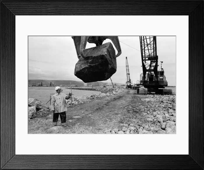 Framed Print : Steel Company of Wales worker David Pinch, 20 directs a huge American crane Framed Print : Steel Company of Wales worker David Pinch, 20 directs a huge American crane