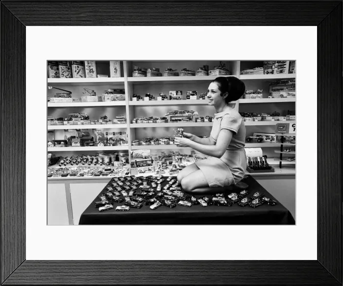 Framed Print : Miss Jennifer Kitt, 20, Mettoys beauty queen who works in the assembly plant models Framed Print : Miss Jennifer Kitt, 20, Mettoys beauty queen who works in the assembly plant models