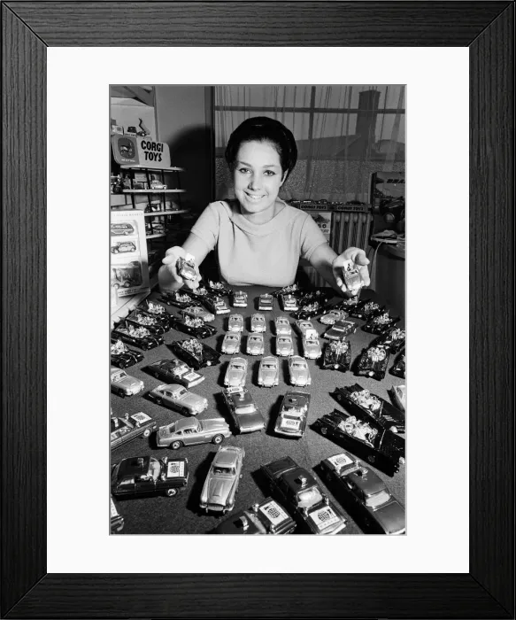 Framed Print : Miss Jennifer Kitt, 20, Mettoys beauty queen who works in the assembly plant models