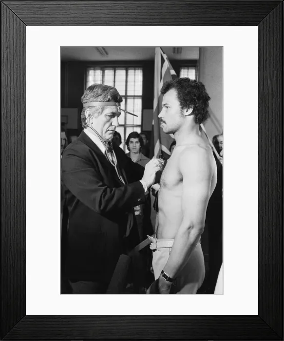 Framed Print : John Conteh vs Mate Parlov. WBC light-heavyweight title bout at Red Star Stadium Framed Print : John Conteh vs Mate Parlov. WBC light-heavyweight title bout at Red Star Stadium