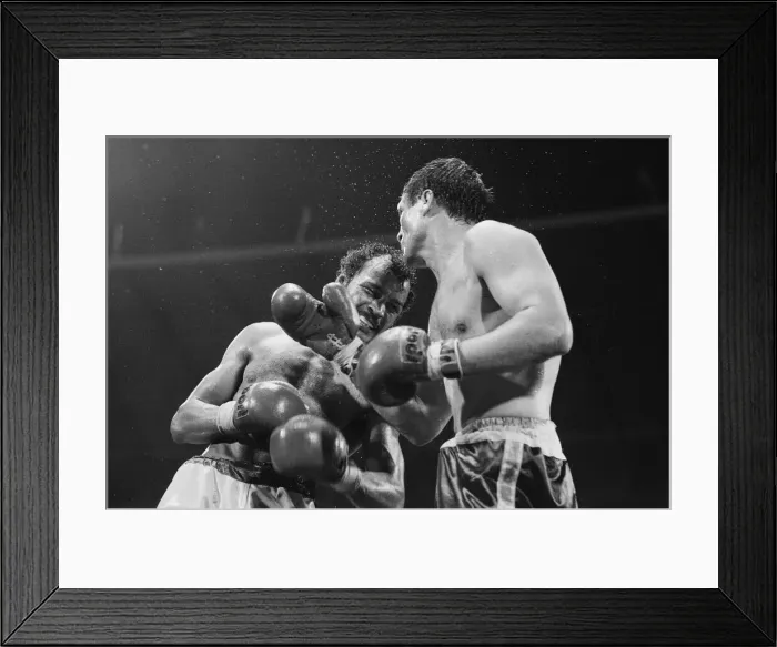 Framed Print : John Conteh vs Mate Parlov. WBC light-heavyweight title bout at Red Star Stadium