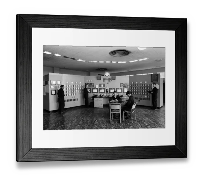 Framed Print : Llandarcy oil refinery. Crude oil unit control room L-R Byron Hopkins, 31, Roy Griffiths