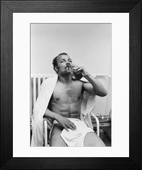Framed Print : John Conteh vs Mate Parlov. WBC light-heavyweight title bout at Red Star Stadium