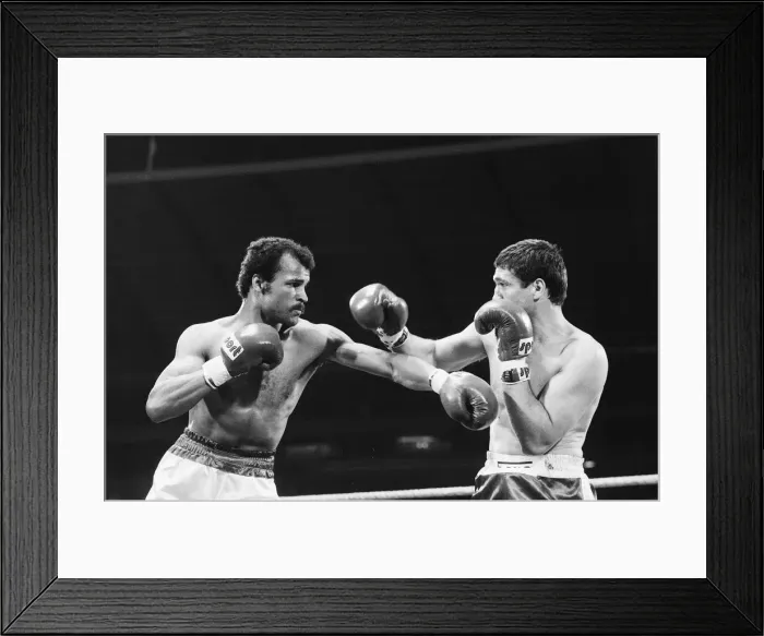 Framed Print : John Conteh vs Mate Parlov. WBC light-heavyweight title bout at Red Star Stadium