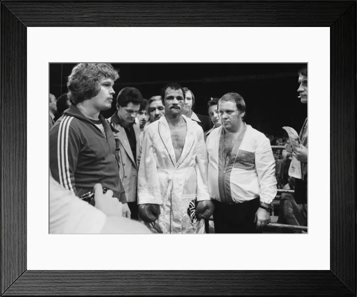Framed Print : John Conteh vs Mate Parlov. WBC light-heavyweight title bout at Red Star Stadium