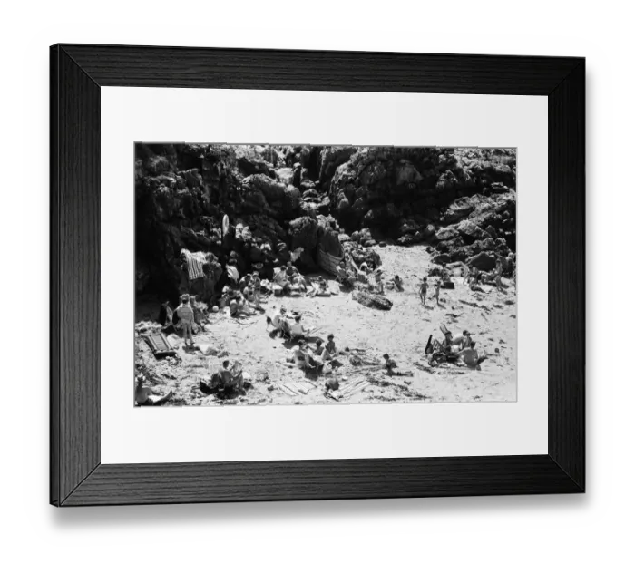 Framed Print : Holiday makers at Langland Bay, Mumbles, Swansea. 17th August 1967