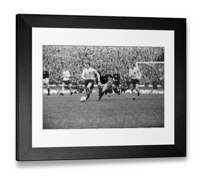Framed Print : Scotland 1 v England 1. UEFA European Championship Group 8 match at Hampden Park