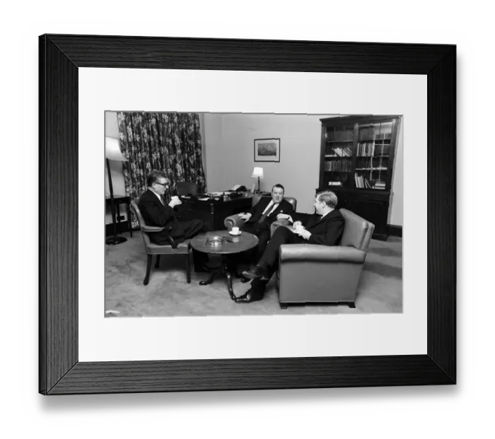 Framed Print : Minister of Labour Mr. Ray Gunter and is two new Parliamentary Secretaries Ernest