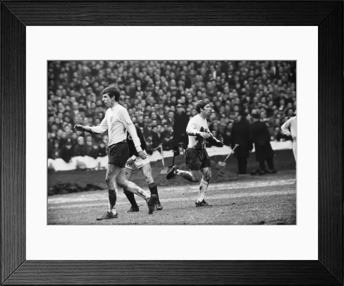 Framed Print : Scotland 1 v England 1. UEFA European Championship Group 8 match at Hampden Park Framed Print : Scotland 1 v England 1. UEFA European Championship Group 8 match at Hampden Park