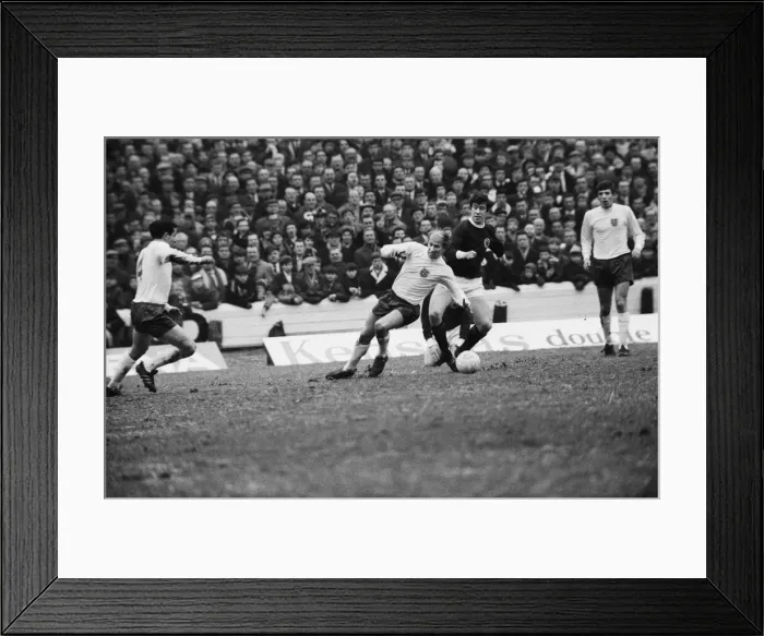 Framed Print : Scotland 1 v England 1. UEFA European Championship Group 8 match at Hampden Park